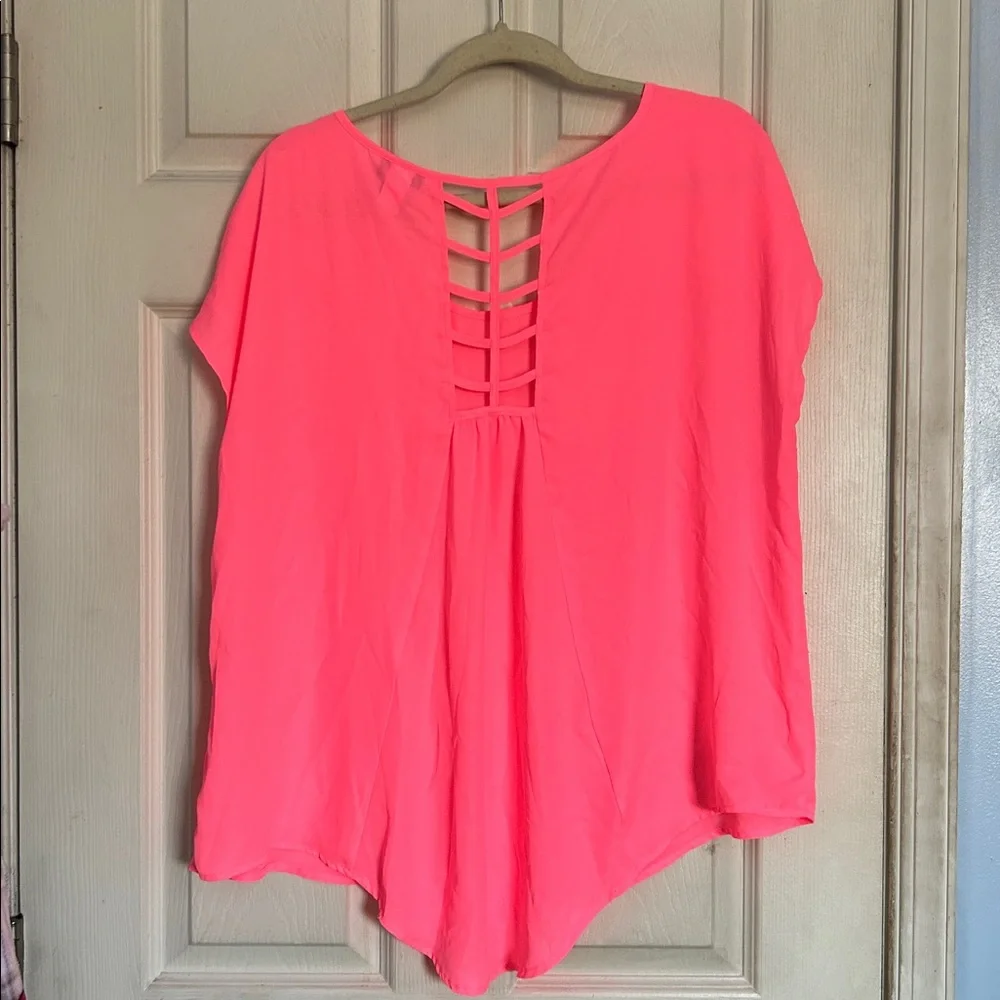 Torrid cage back bright pink dolman sleeve high low hem blouse size medium - Picture 2 of 3